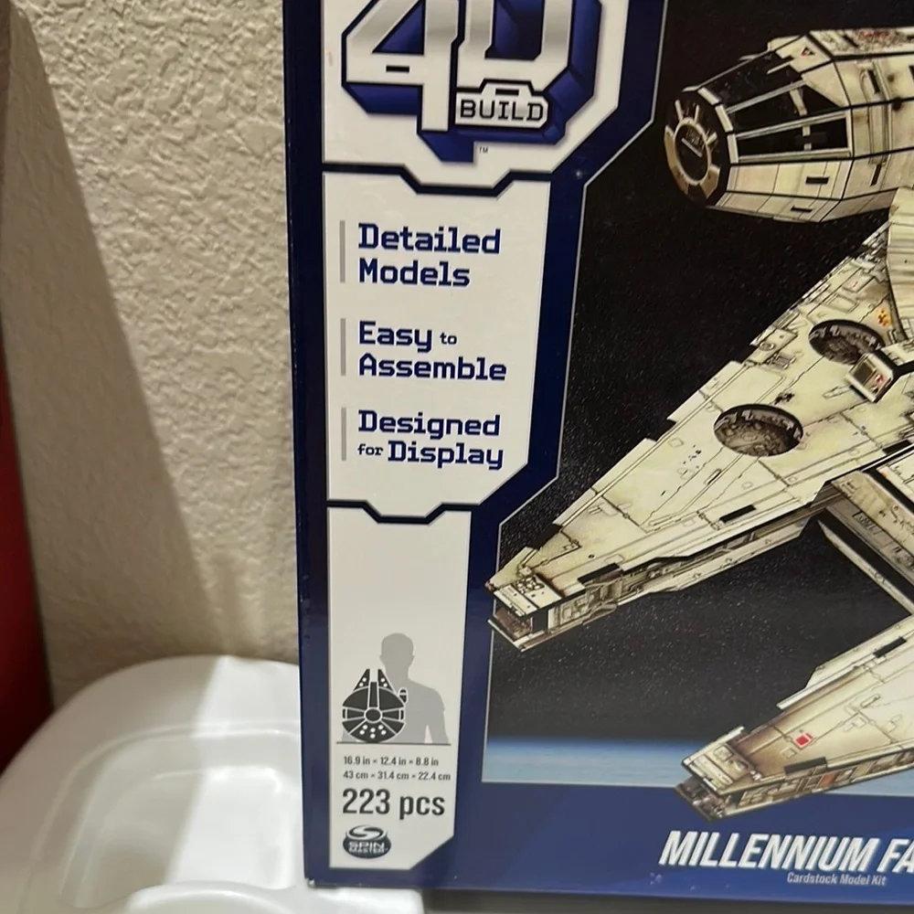 Star Wars White and Gray Building Set Millennium Falcon